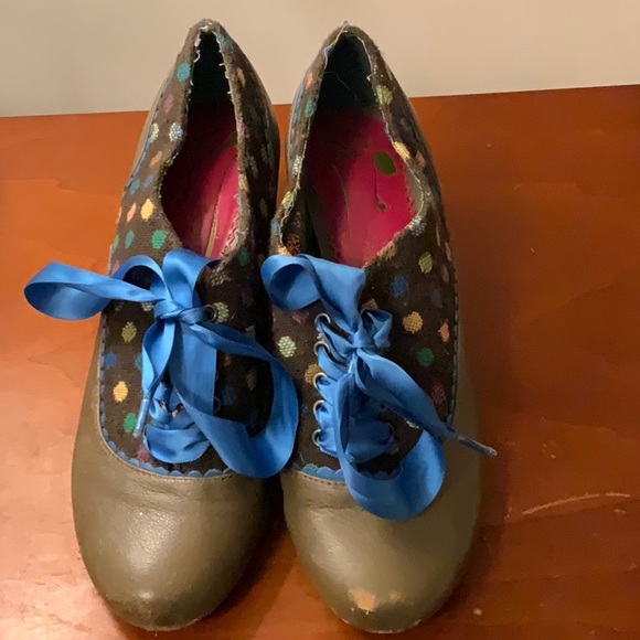 Size 6 poetic license heels polka dot and ribbon laces - Picture 2 of 4